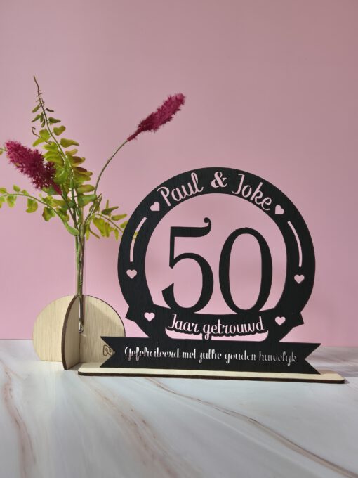 Venster rond 50 jaar getrouwd
