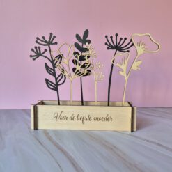 Bloemenbakje met gemixte houten bloemen